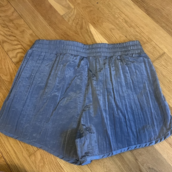Gap Fit running shorts size small - Picture 2 of 3